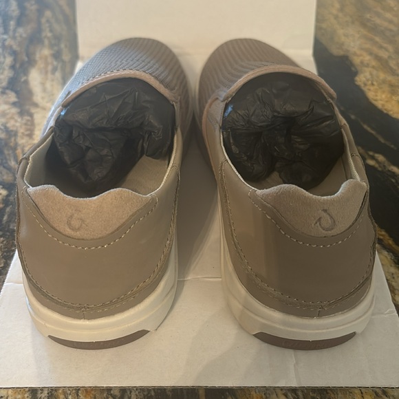 OluKai Slip-On (style: Lae'ahi) Great Condition!! - Picture 2 of 7